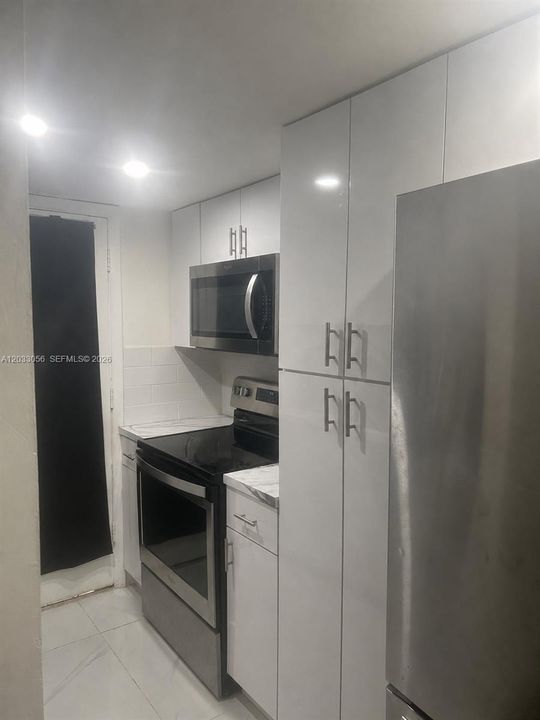 Под контрактом: $255,000 (2 спален, 1 ванн, 1077 Квадратных фут)