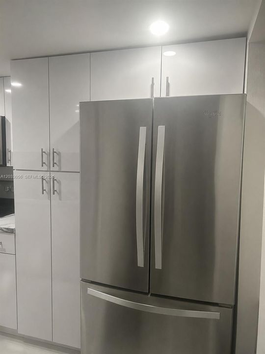 Под контрактом: $255,000 (2 спален, 1 ванн, 1077 Квадратных фут)