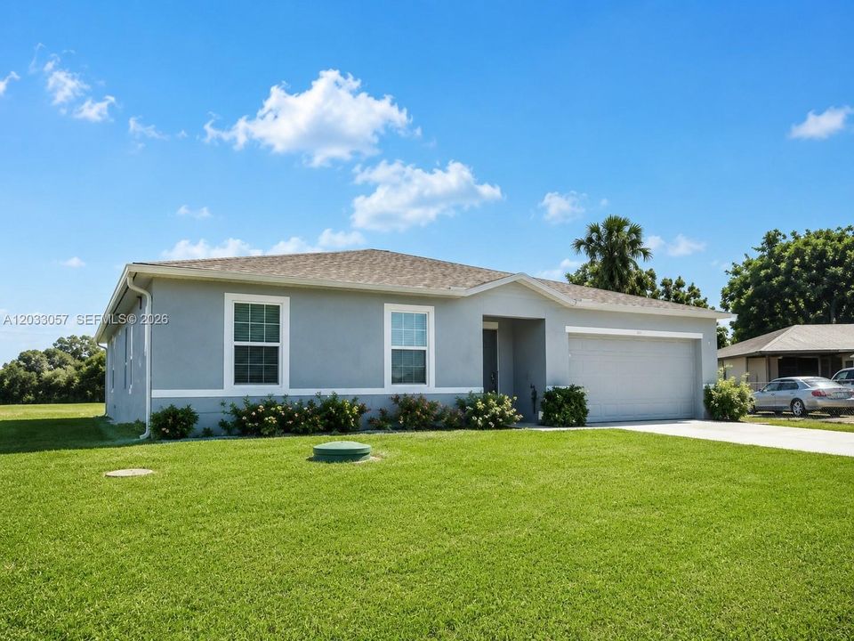 For Rent: $2,150 (4 beds, 2 baths, 1845 Square Feet)