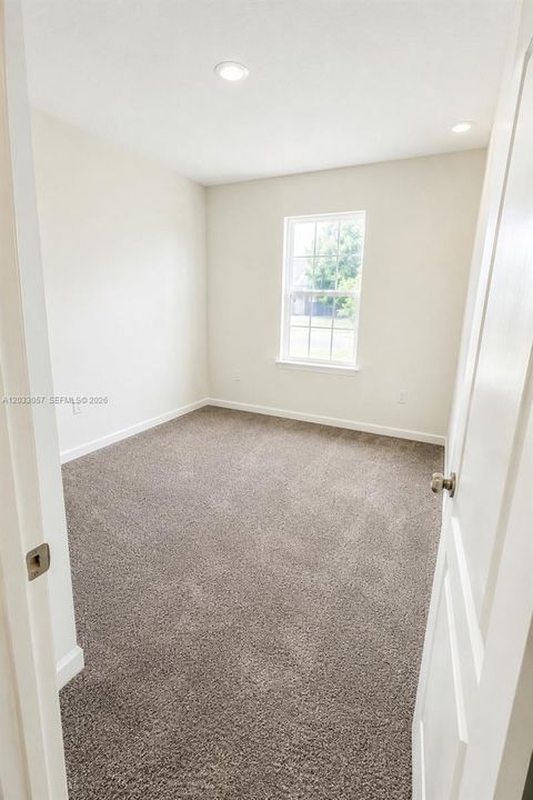 For Rent: $2,150 (4 beds, 2 baths, 1845 Square Feet)