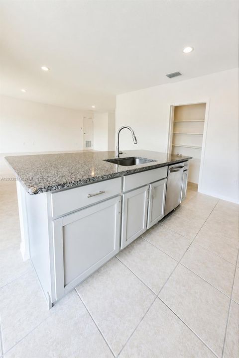 For Rent: $2,150 (4 beds, 2 baths, 1845 Square Feet)