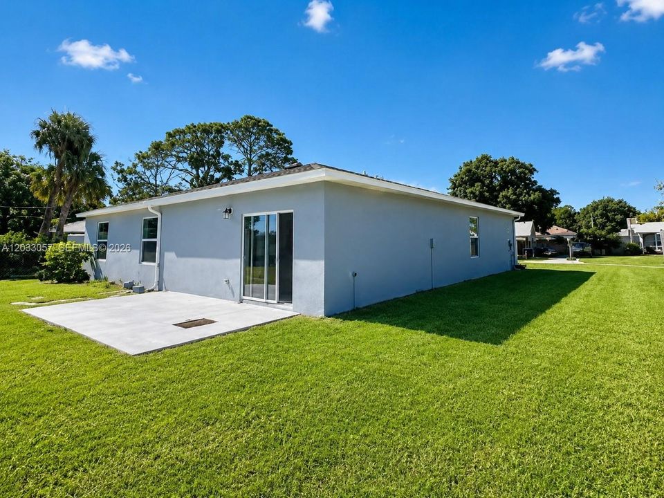 For Rent: $2,150 (4 beds, 2 baths, 1845 Square Feet)