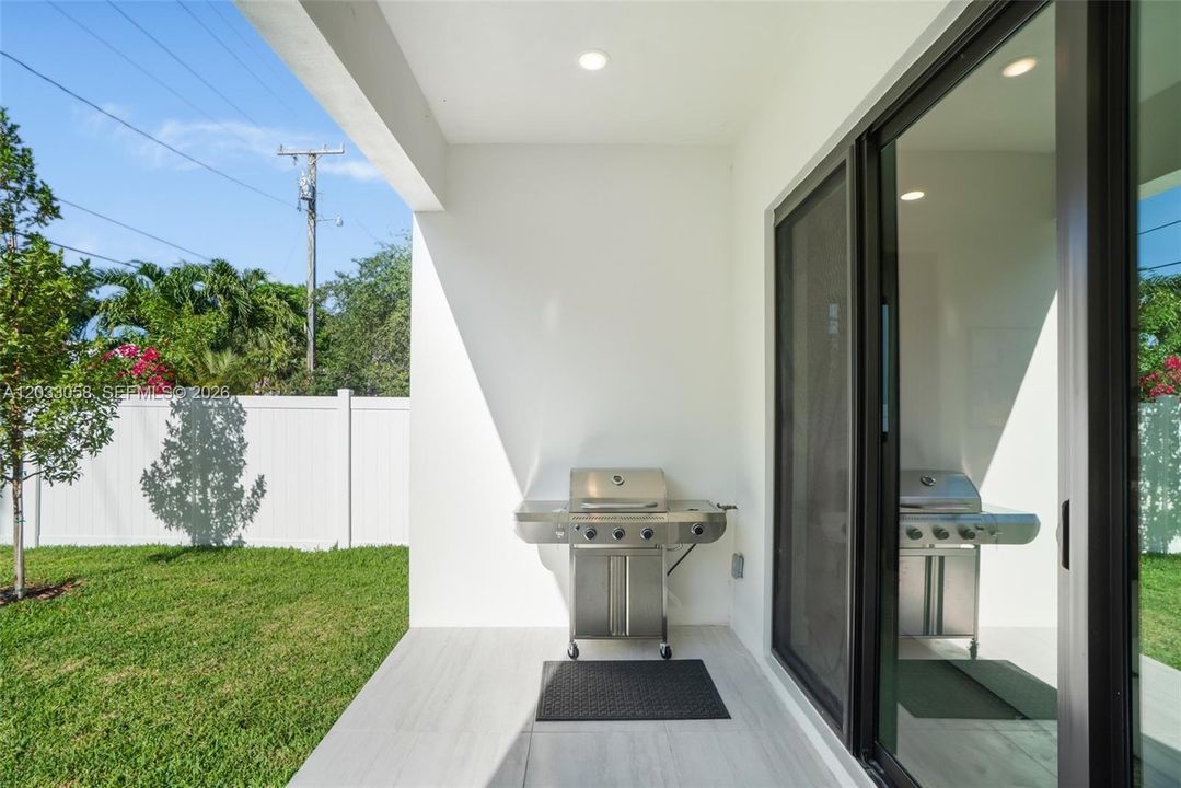 For Rent: $9,500 (5 beds, 4 baths, 2519 Square Feet)