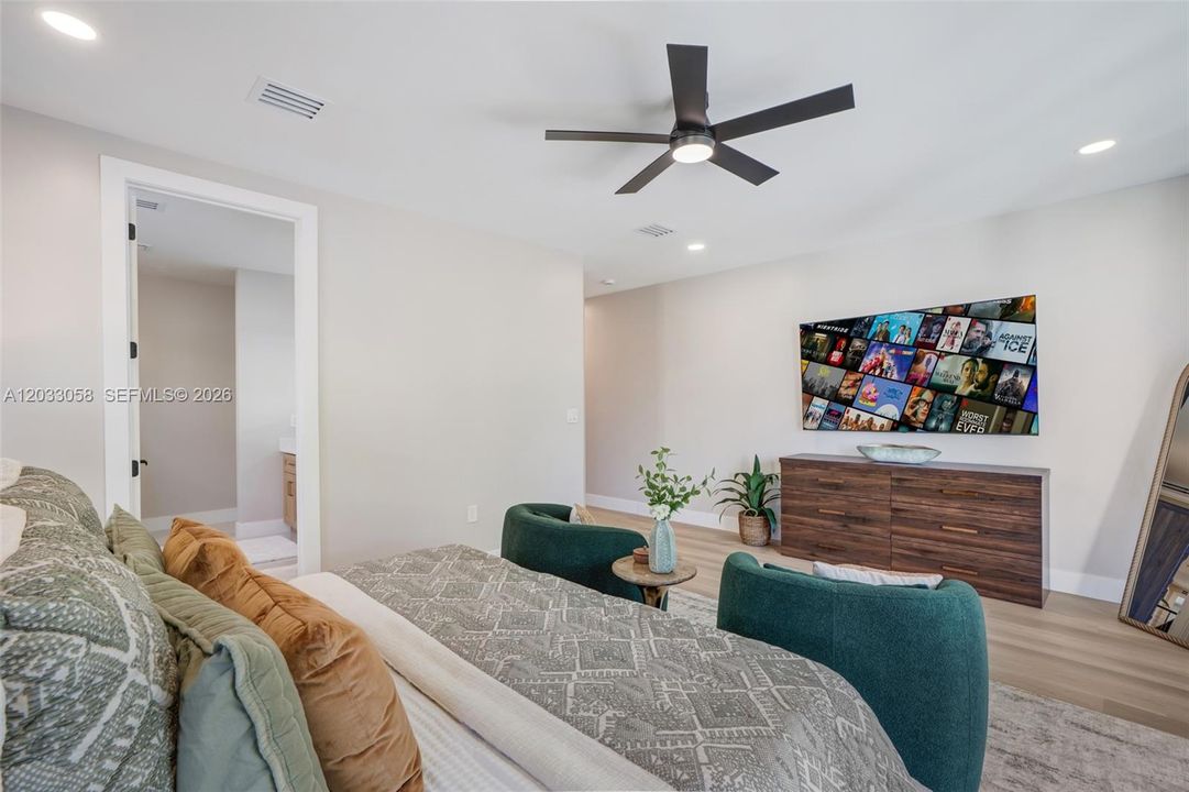 For Rent: $9,500 (5 beds, 4 baths, 2519 Square Feet)