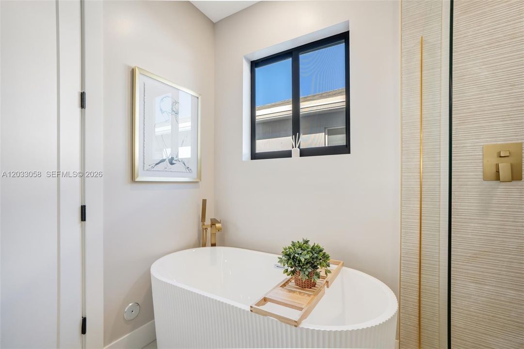 For Rent: $9,500 (5 beds, 4 baths, 2519 Square Feet)