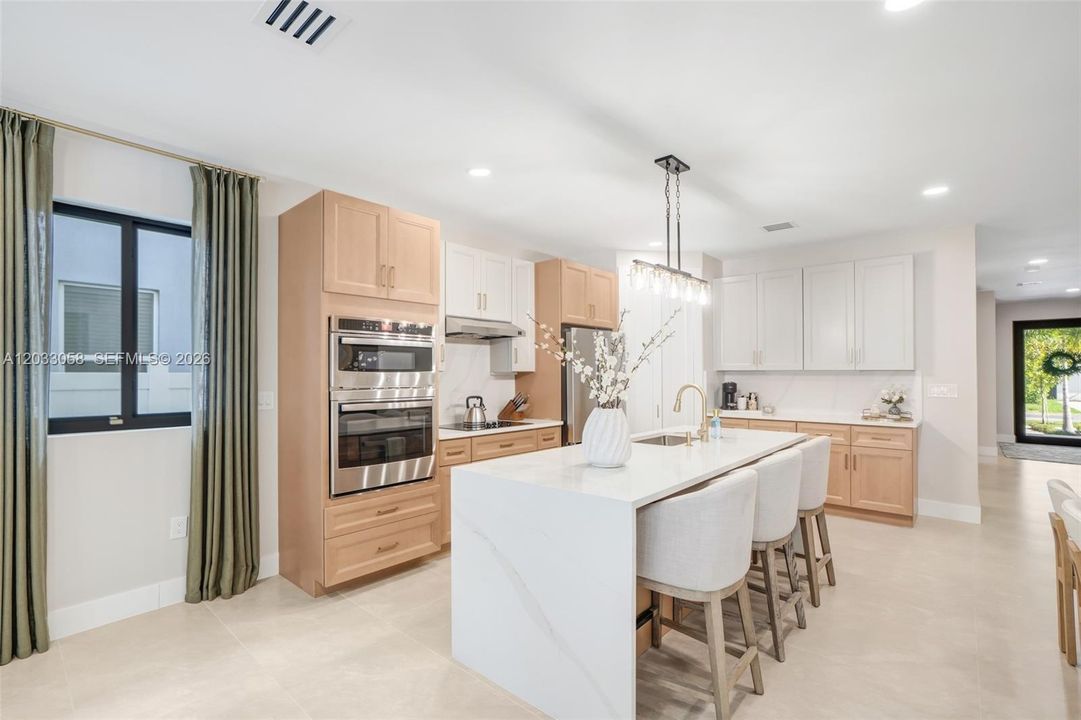 For Rent: $9,500 (5 beds, 4 baths, 2519 Square Feet)
