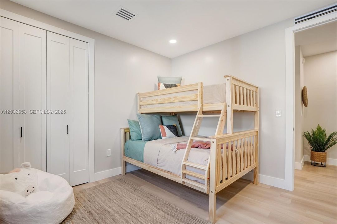 For Rent: $9,500 (5 beds, 4 baths, 2519 Square Feet)