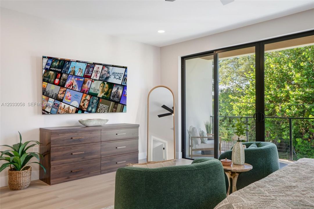 For Rent: $9,500 (5 beds, 4 baths, 2519 Square Feet)