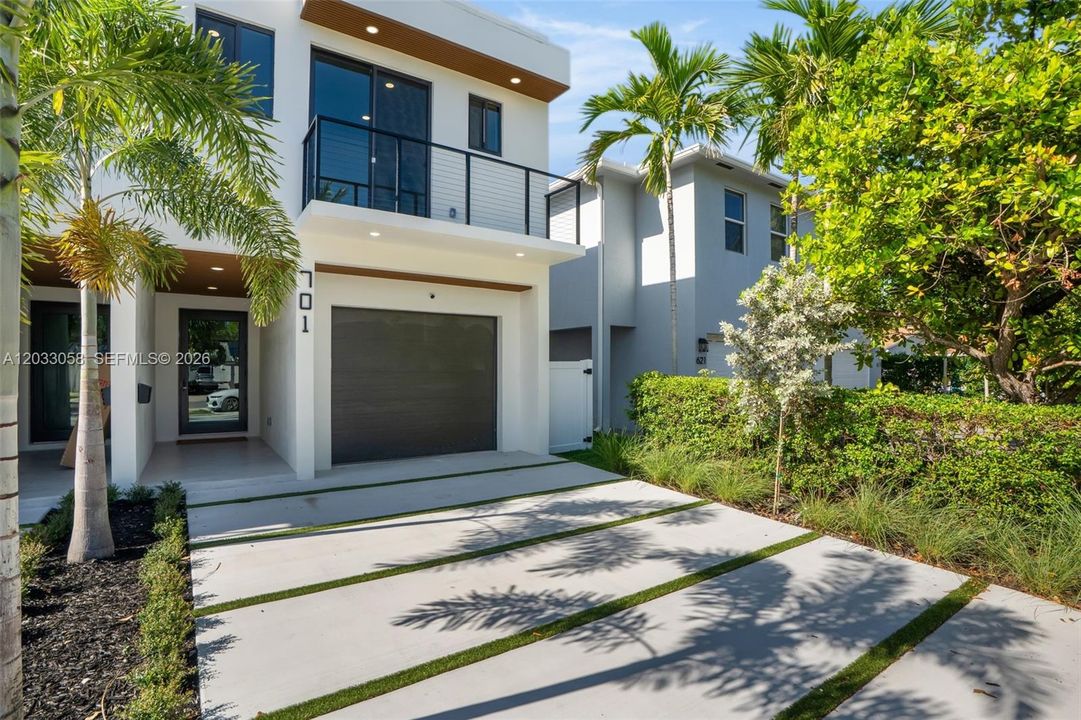 For Rent: $9,500 (5 beds, 4 baths, 2519 Square Feet)