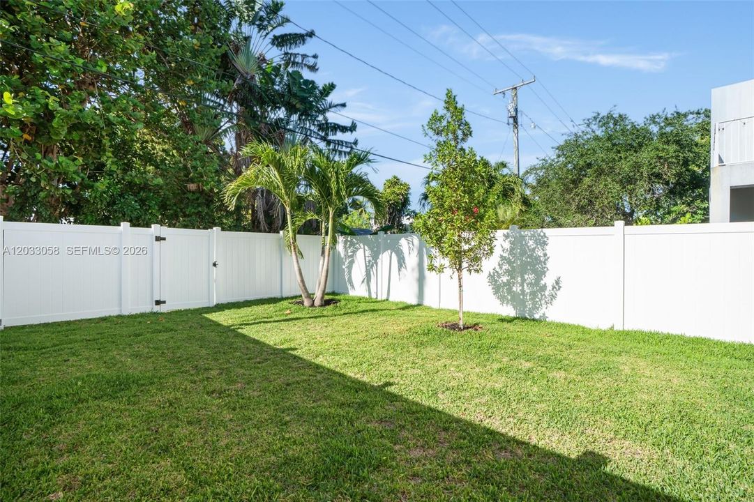 For Rent: $9,500 (5 beds, 4 baths, 2519 Square Feet)