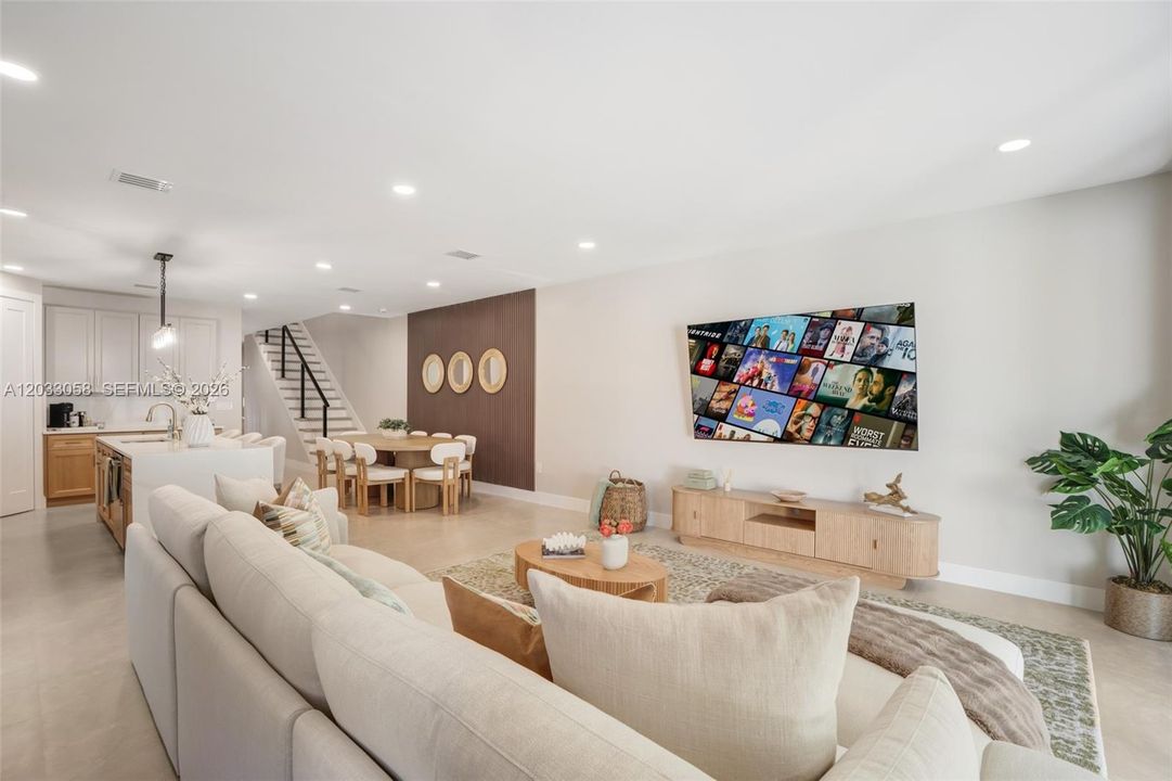 For Rent: $9,500 (5 beds, 4 baths, 2519 Square Feet)
