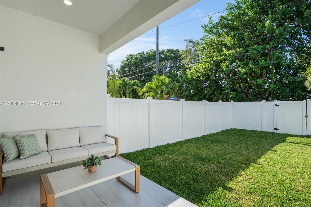 For Rent: $9,500 (5 beds, 4 baths, 2519 Square Feet)