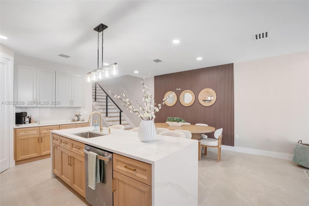 For Rent: $9,500 (5 beds, 4 baths, 2519 Square Feet)