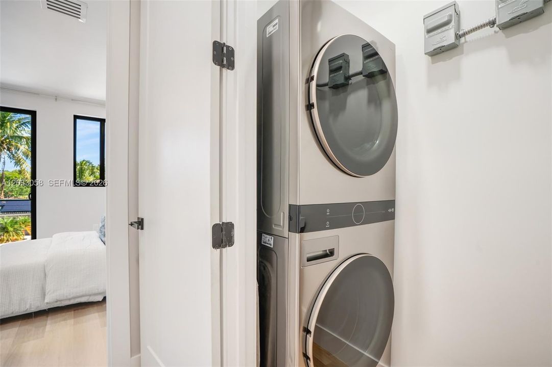 For Rent: $9,500 (5 beds, 4 baths, 2519 Square Feet)