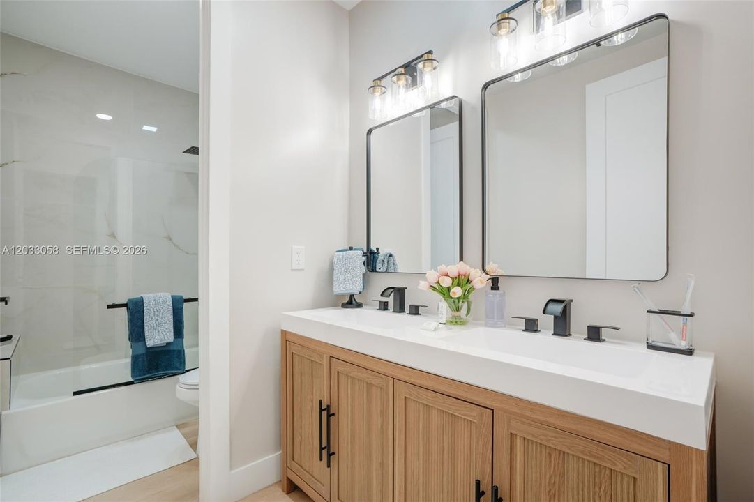 For Rent: $9,500 (5 beds, 4 baths, 2519 Square Feet)