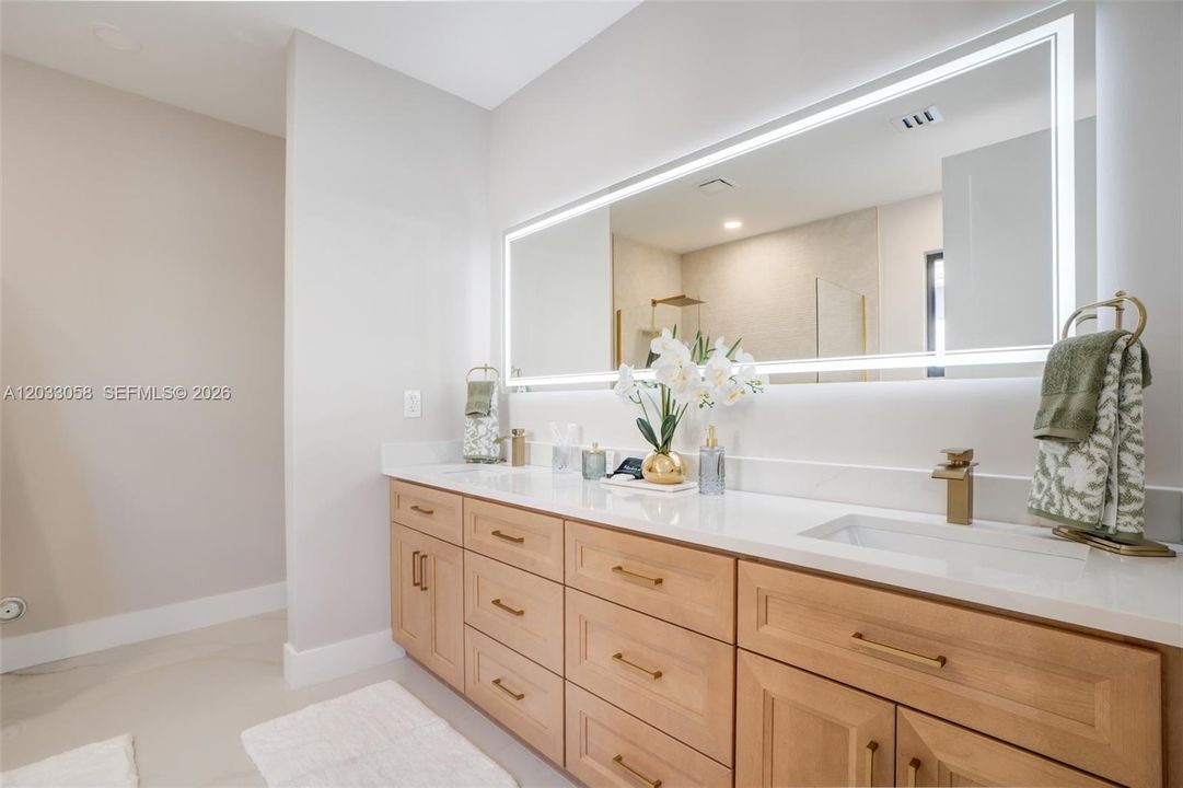 For Rent: $9,500 (5 beds, 4 baths, 2519 Square Feet)