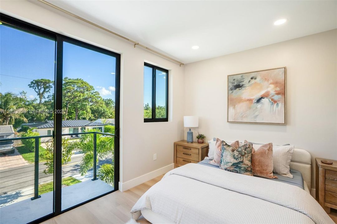 For Rent: $9,500 (5 beds, 4 baths, 2519 Square Feet)