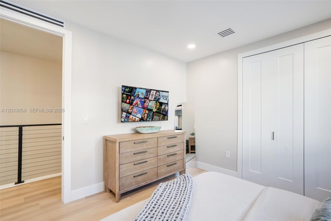 For Rent: $9,500 (5 beds, 4 baths, 2519 Square Feet)