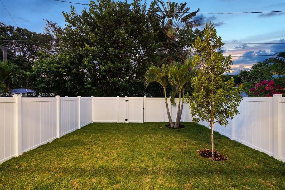 For Rent: $9,500 (5 beds, 4 baths, 2519 Square Feet)