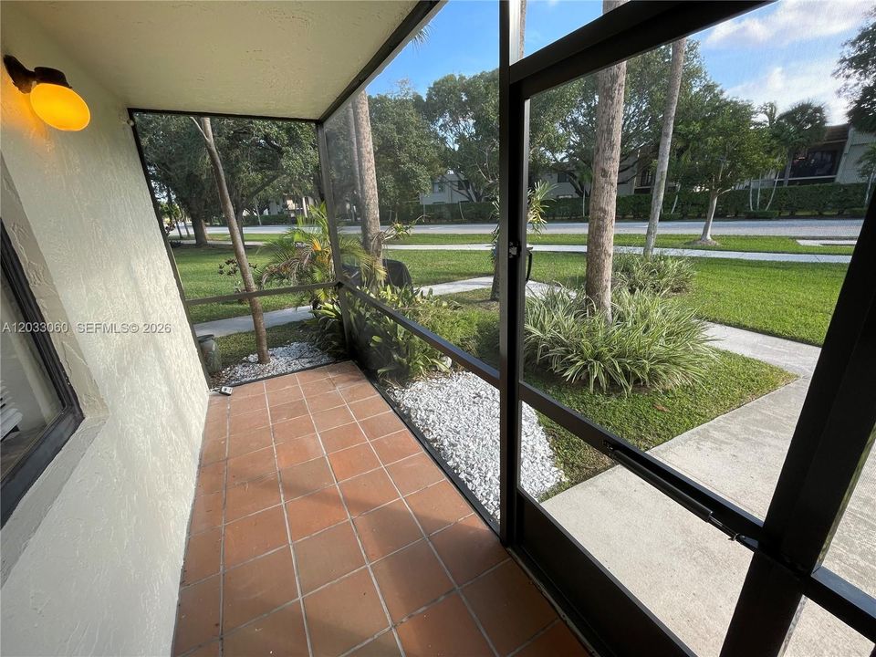 For Rent: $2,450 (2 beds, 2 baths, 1231 Square Feet)