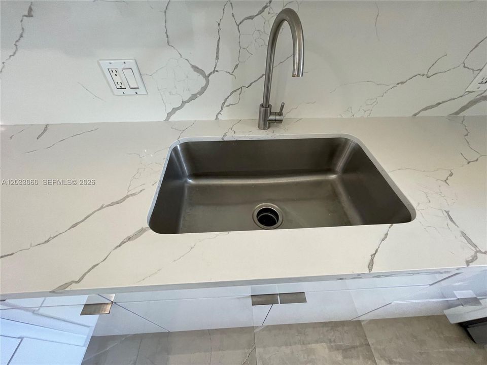 For Rent: $2,450 (2 beds, 2 baths, 1231 Square Feet)