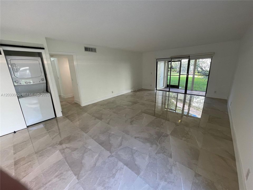 For Rent: $2,450 (2 beds, 2 baths, 1231 Square Feet)