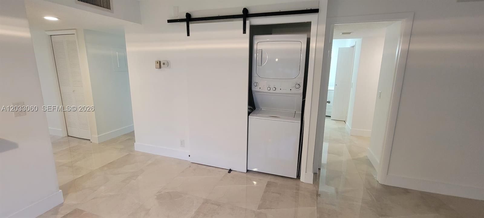 For Rent: $2,450 (2 beds, 2 baths, 1231 Square Feet)
