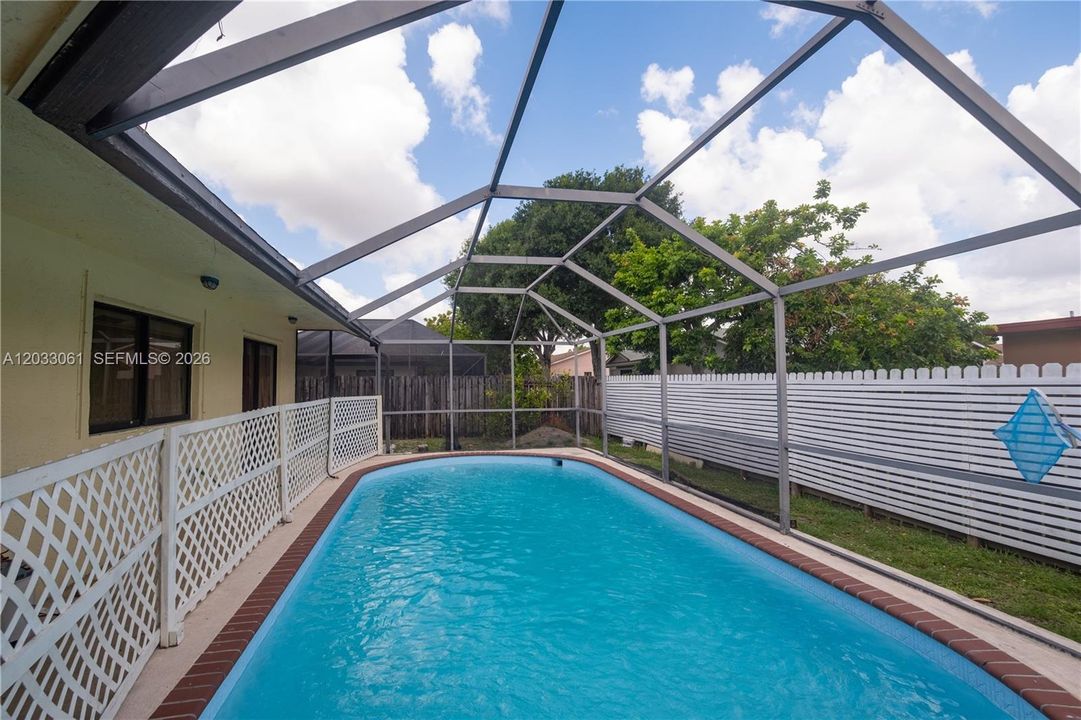 For Rent: $3,700 (3 beds, 2 baths, 1682 Square Feet)