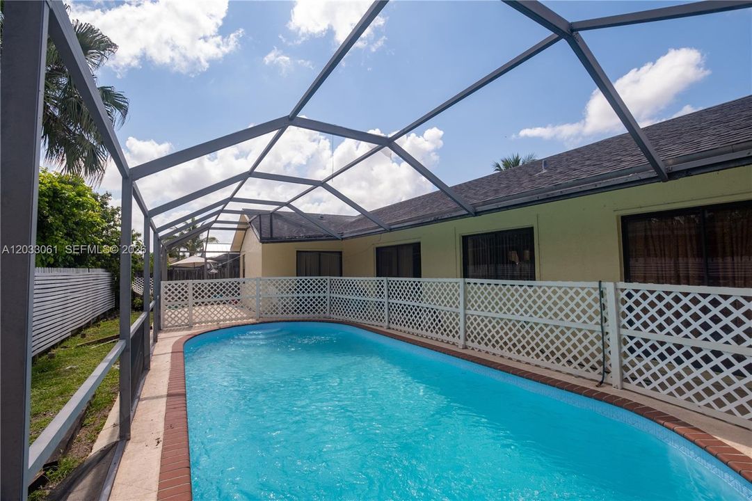 For Rent: $3,700 (3 beds, 2 baths, 1682 Square Feet)