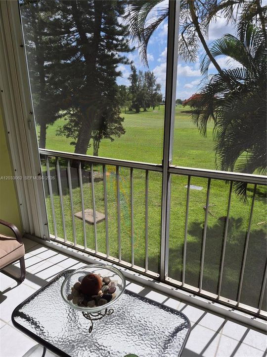 For Sale: $98,000 (1 beds, 1 baths, 739 Square Feet)