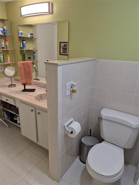 For Sale: $98,000 (1 beds, 1 baths, 739 Square Feet)