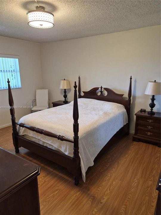 For Sale: $98,000 (1 beds, 1 baths, 739 Square Feet)