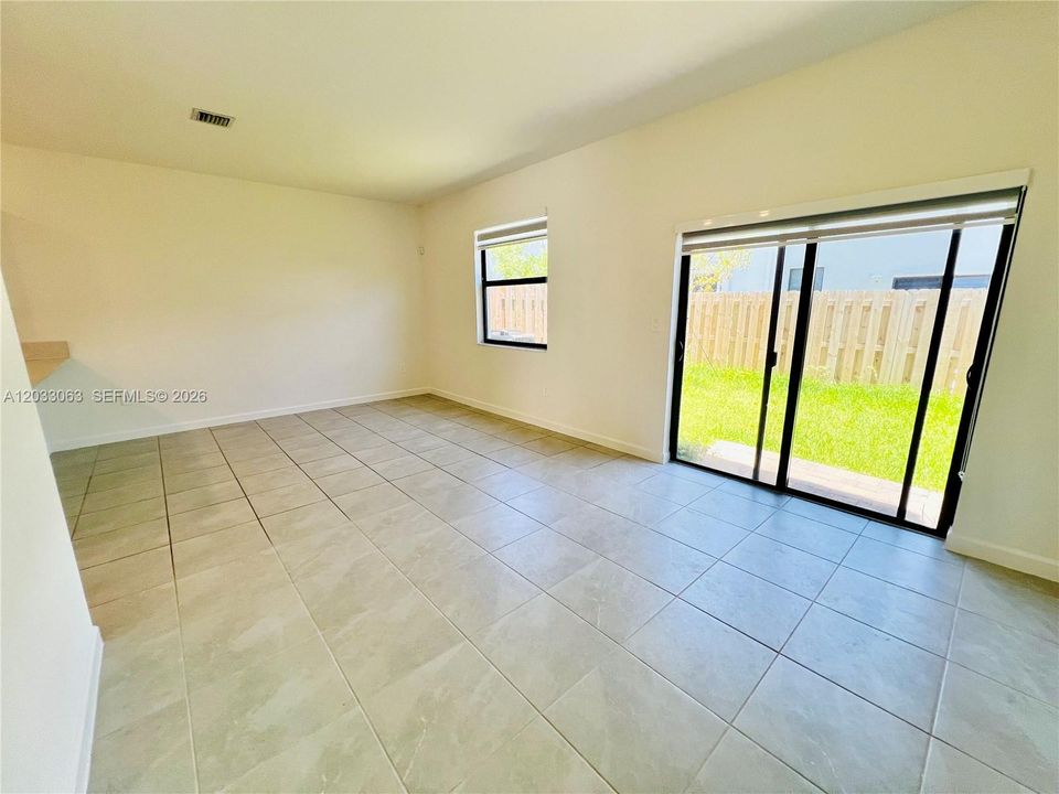 En Renta: $3,200 (4 camas, 2 baños, 1828 Pies cuadrados)