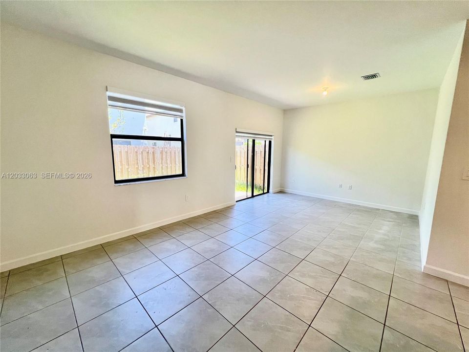 En Renta: $3,200 (4 camas, 2 baños, 1828 Pies cuadrados)