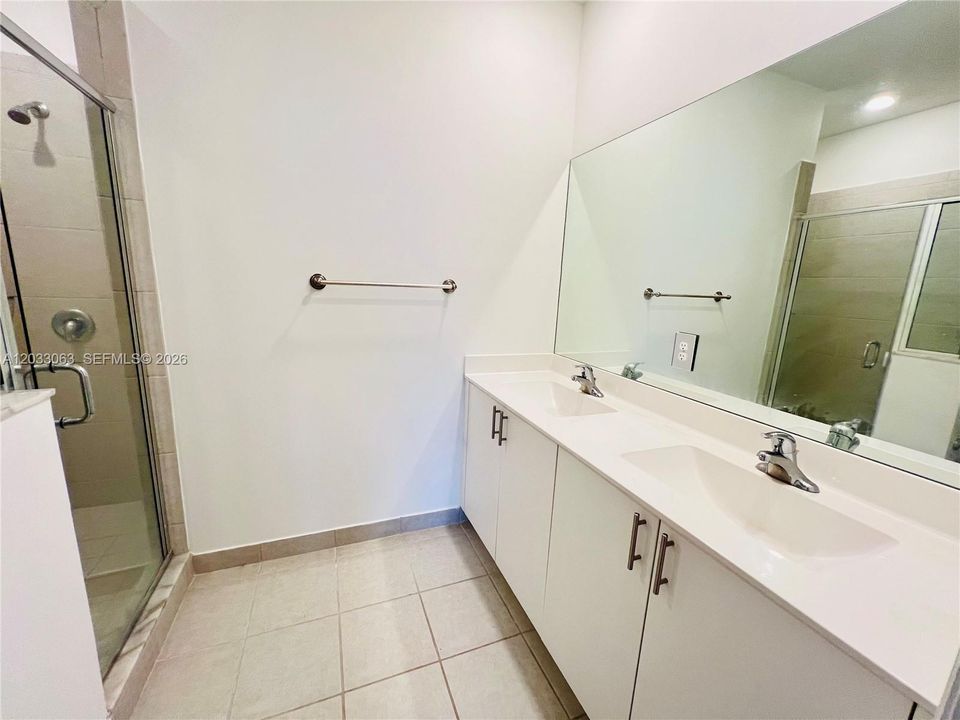 En Renta: $3,200 (4 camas, 2 baños, 1828 Pies cuadrados)