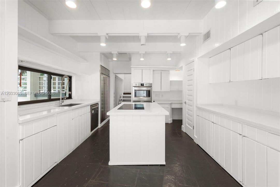 For Rent: $21,000 (4 beds, 3 baths, 5005 Square Feet)