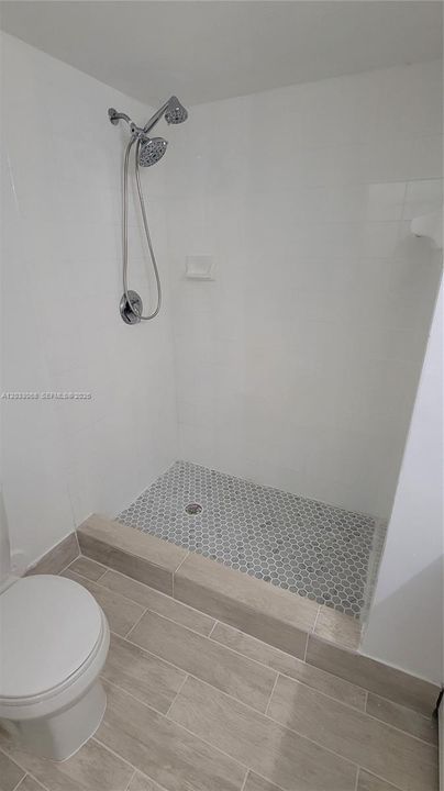 For Sale: $305,000 (2 beds, 2 baths, 966 Square Feet)