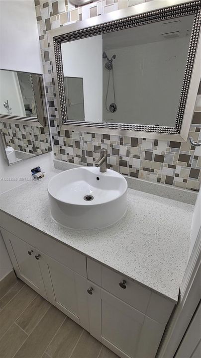 For Sale: $305,000 (2 beds, 2 baths, 966 Square Feet)