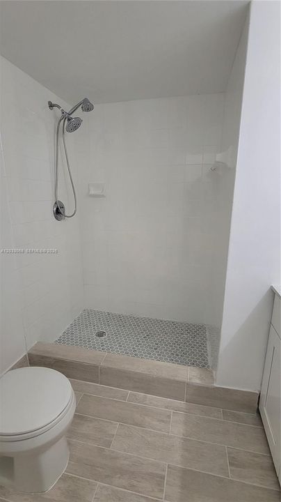 For Sale: $305,000 (2 beds, 2 baths, 966 Square Feet)