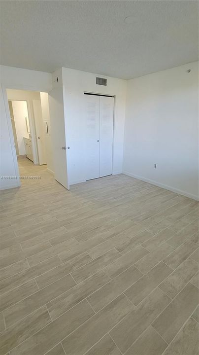 For Sale: $305,000 (2 beds, 2 baths, 966 Square Feet)