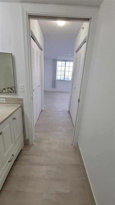 For Sale: $305,000 (2 beds, 2 baths, 966 Square Feet)