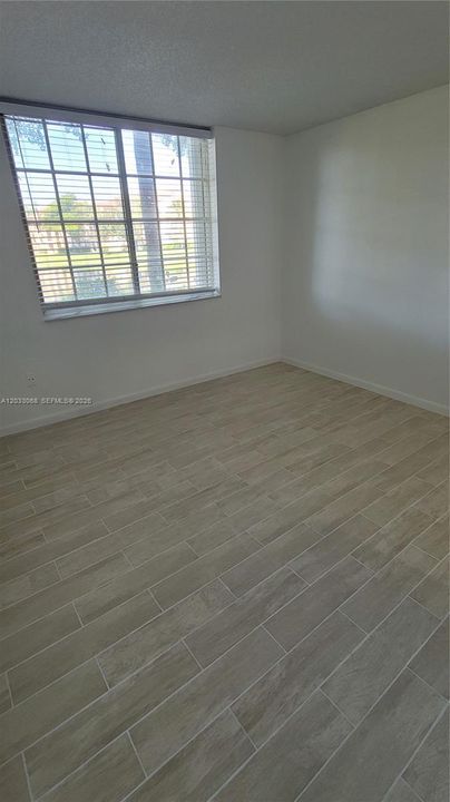 For Sale: $305,000 (2 beds, 2 baths, 966 Square Feet)