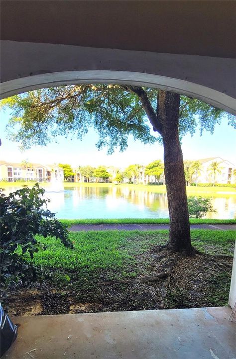 For Sale: $305,000 (2 beds, 2 baths, 966 Square Feet)