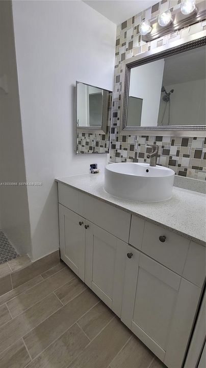 For Sale: $305,000 (2 beds, 2 baths, 966 Square Feet)