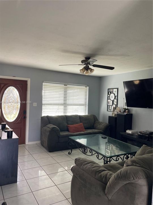 For Sale: $190,000 (3 beds, 1 baths, 962 Square Feet)