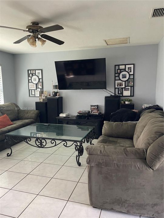 For Sale: $190,000 (3 beds, 1 baths, 962 Square Feet)