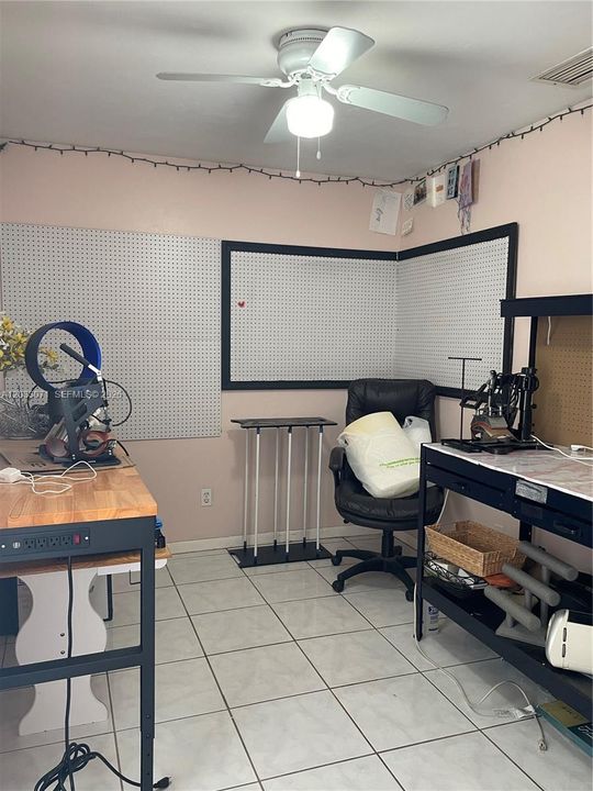 For Sale: $190,000 (3 beds, 1 baths, 962 Square Feet)