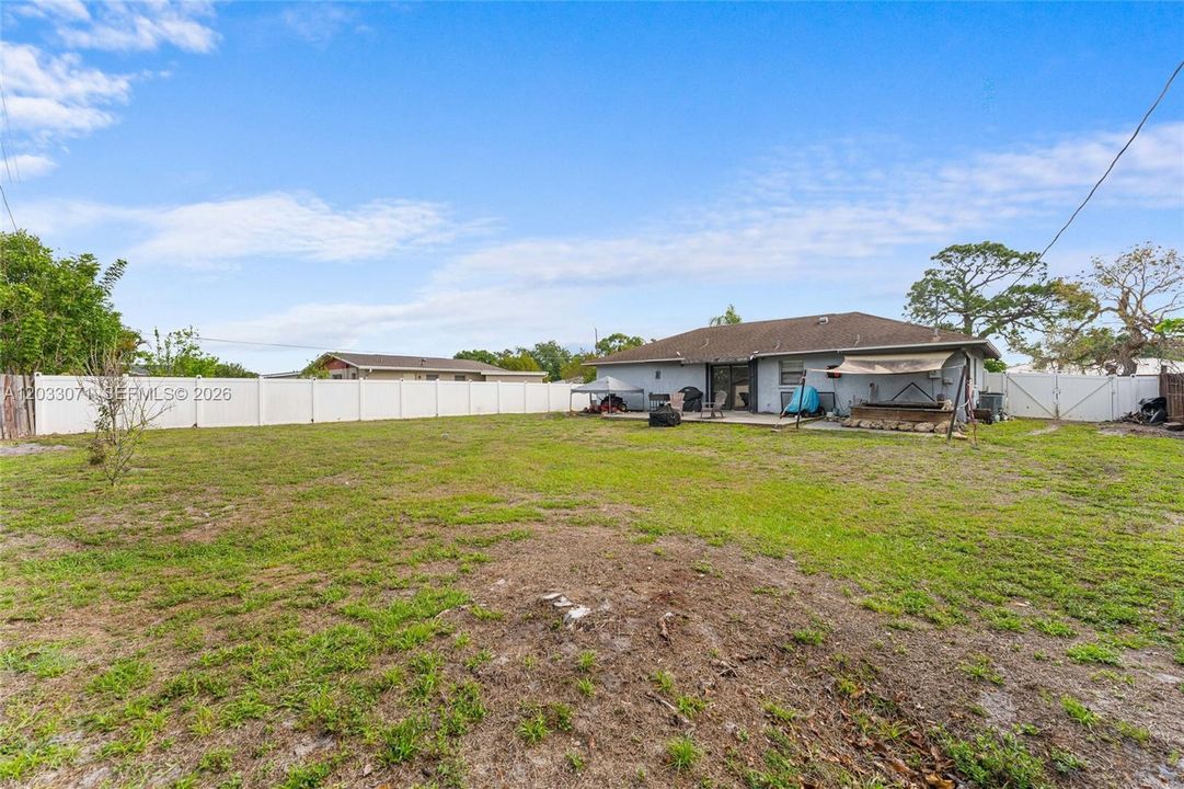 For Sale: $190,000 (3 beds, 1 baths, 962 Square Feet)
