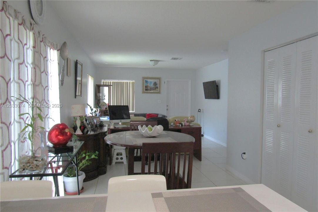 For Sale: $365,000 (3 beds, 2 baths, 1065 Square Feet)