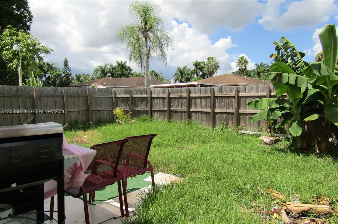 For Sale: $365,000 (3 beds, 2 baths, 1065 Square Feet)